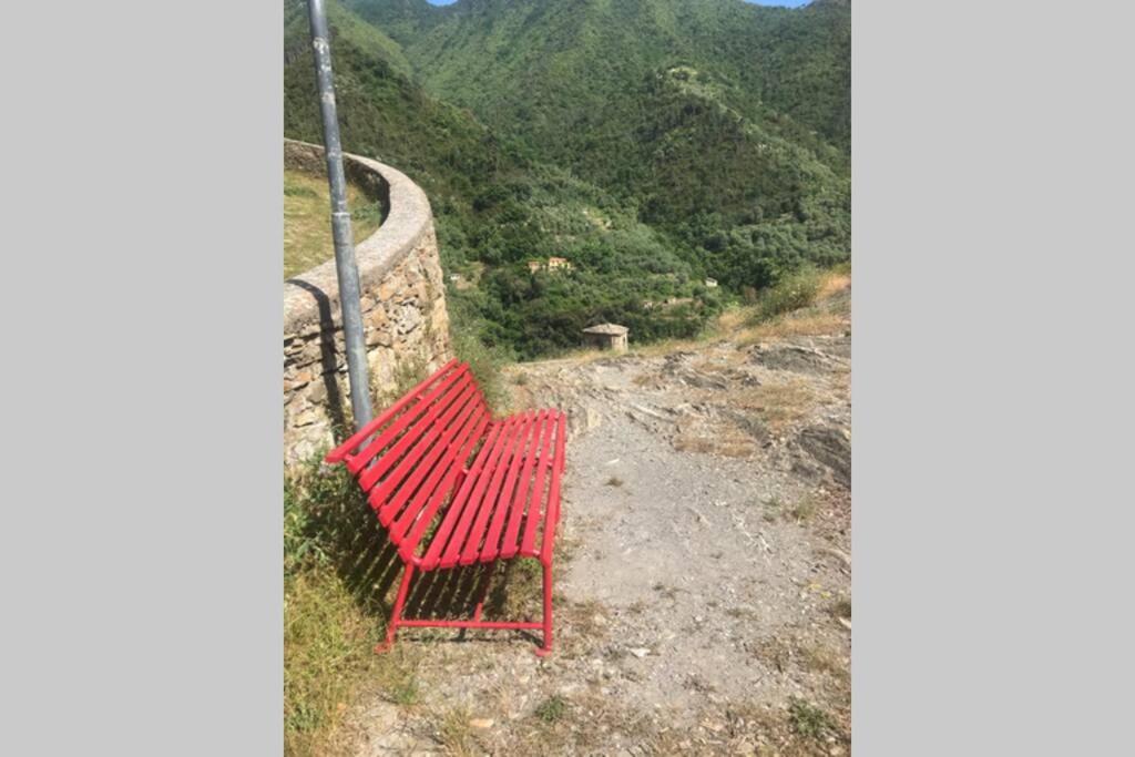 Alloggio U Sportegu Da E Monti A Giaia Badalucco Luaran gambar