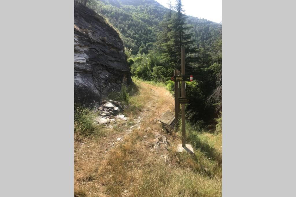 Alloggio U Sportegu Da E Monti A Giaia Badalucco Luaran gambar
