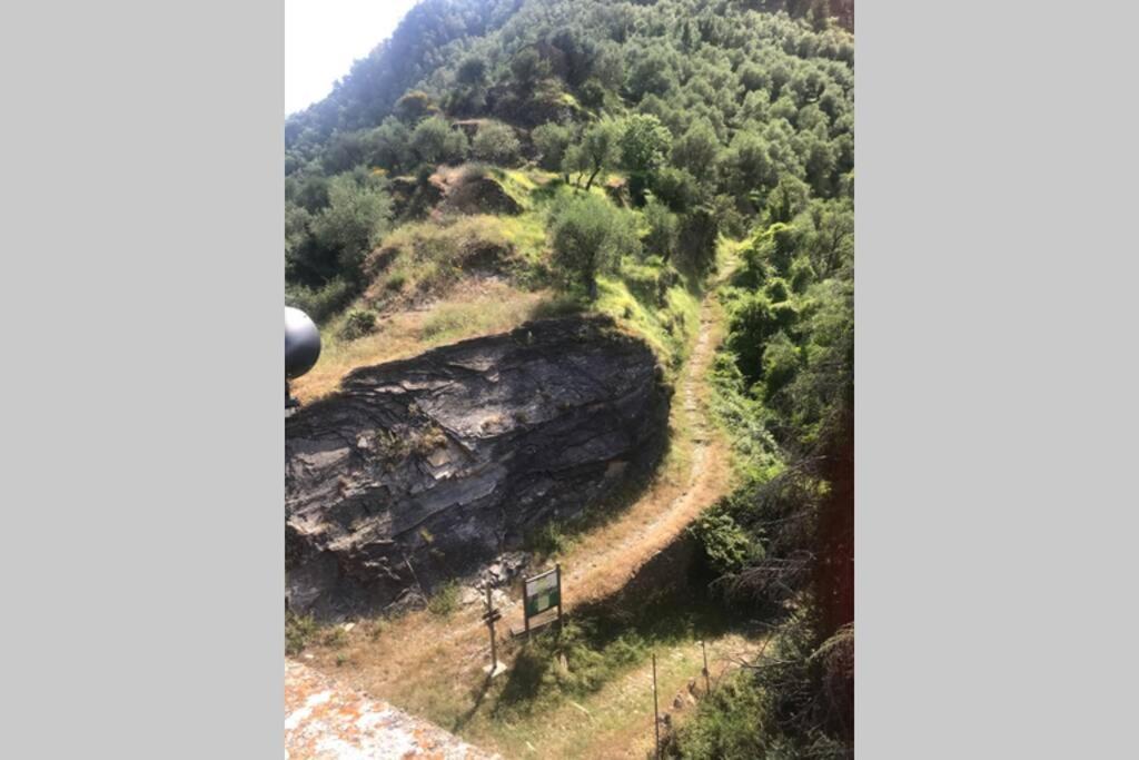Alloggio U Sportegu Da E Monti A Giaia Badalucco Luaran gambar