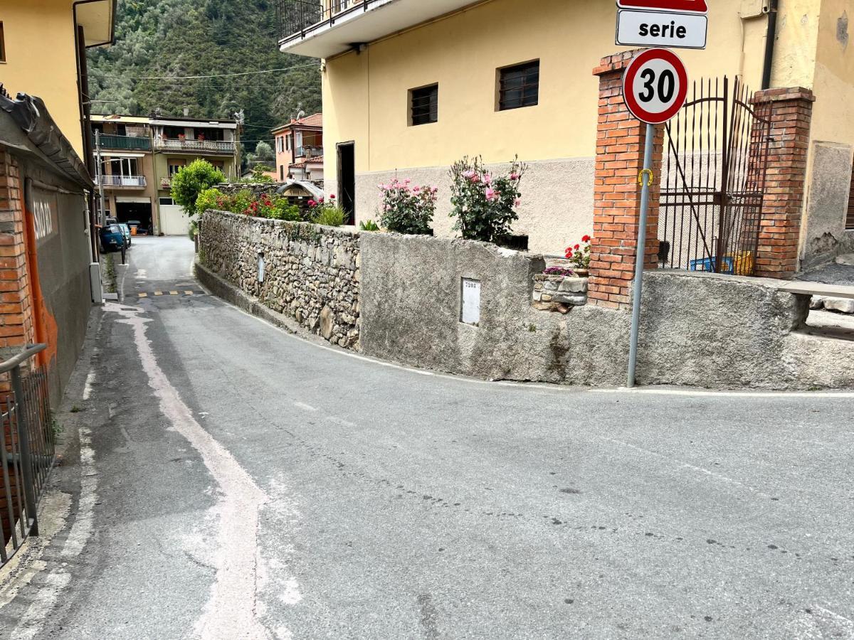 Alloggio U Sportegu Da E Monti A Giaia Badalucco Luaran gambar